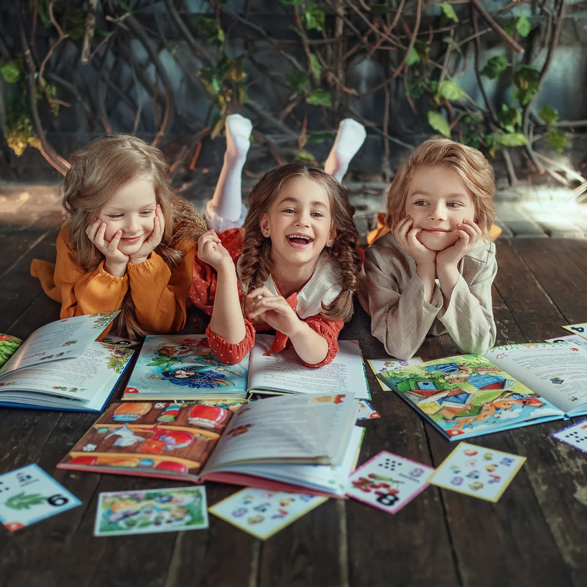 Дети среди раскрытых книг Scentbook